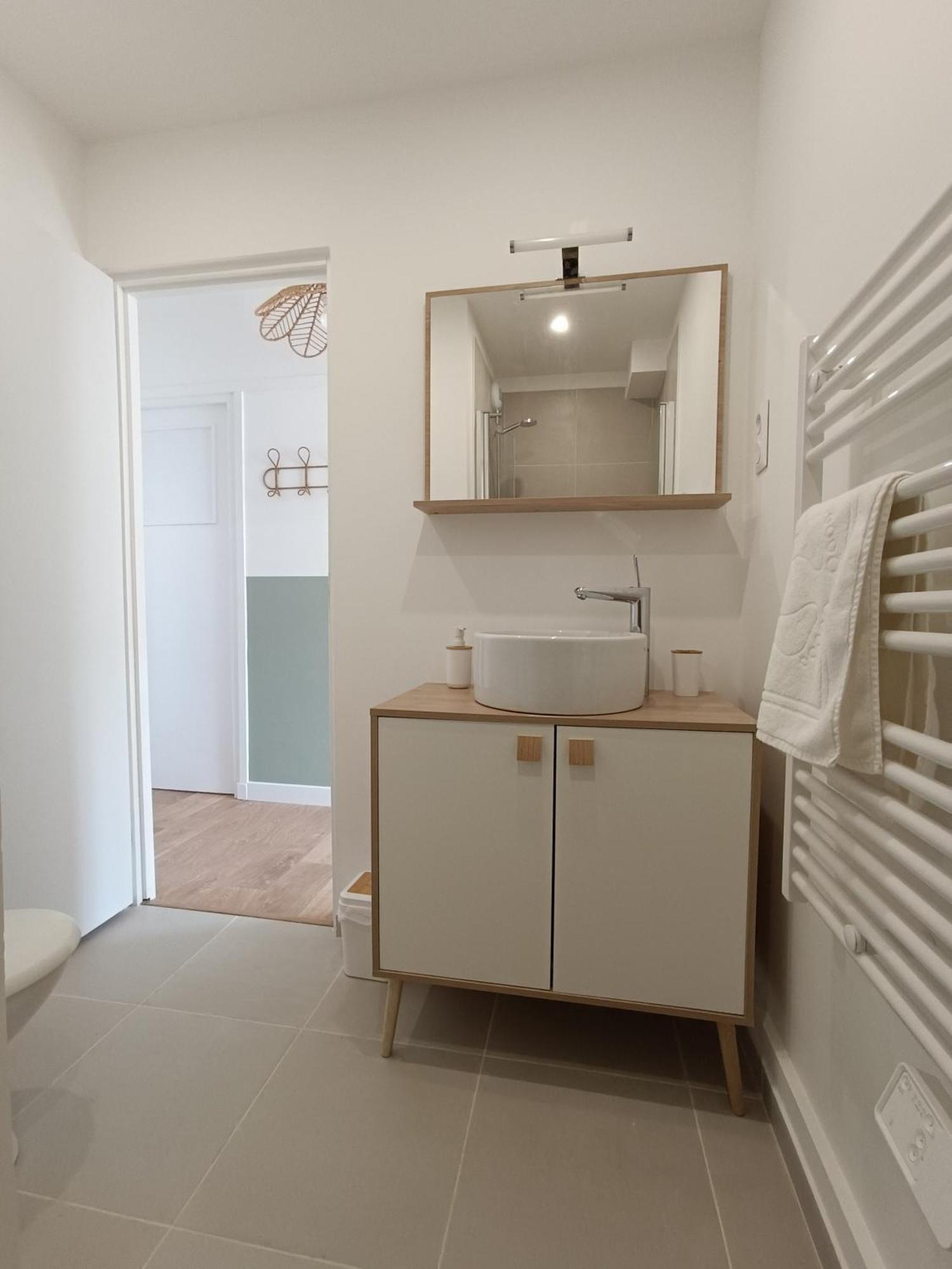 Chez Clem Apartment กาเลส์ ภายนอก รูปภาพ